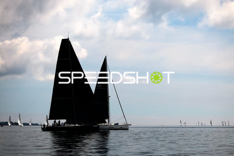 Segelregatta im Hafen Eckernförde mit mehreren Yachten