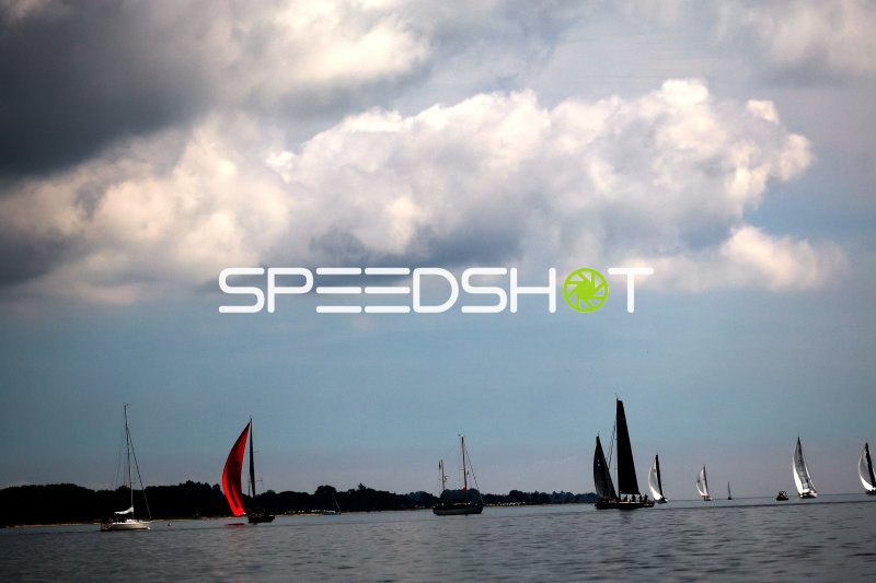 Segelregatta im Hafen Eckernförde mit mehreren Yachten