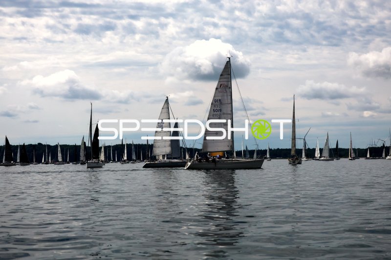 Segelregatta im Hafen Eckernförde mit mehreren Yachten