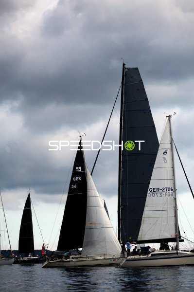 Segelregatta im Hafen Eckernförde mit drei Yachten