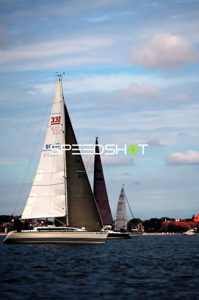 Segelboote im Wettkampf auf der Förde bei Eckernförde