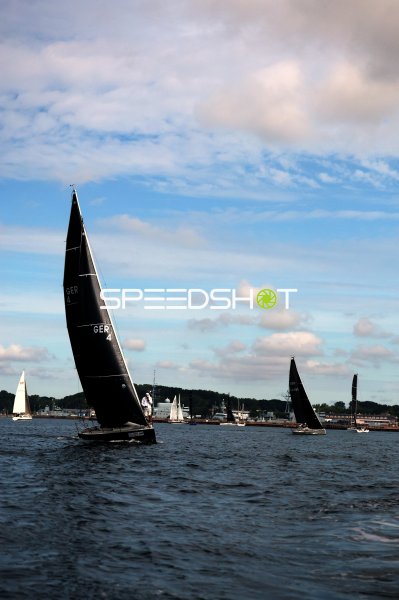 Segelregatta im Hafen Eckernförde mit mehreren Yachten