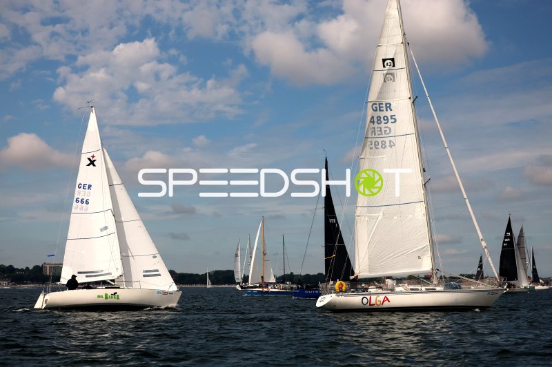 Segelregatta im Hafen Eckernförde mit mehreren Yachten