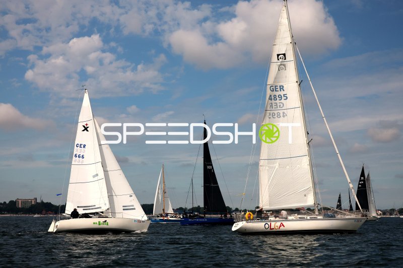 Segelregatta im Hafen Eckernförde mit mehreren Yachten