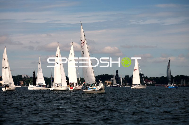 Segelregatta im Hafen Eckernförde mit mehreren Yachten