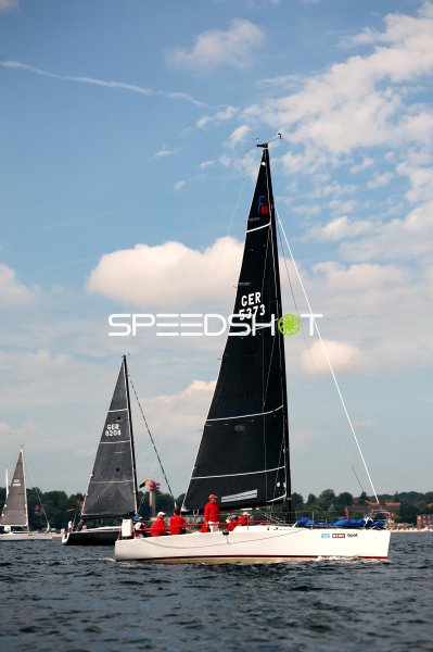 Segelboote beim Regattawettkampf im Hafen Eckernförde