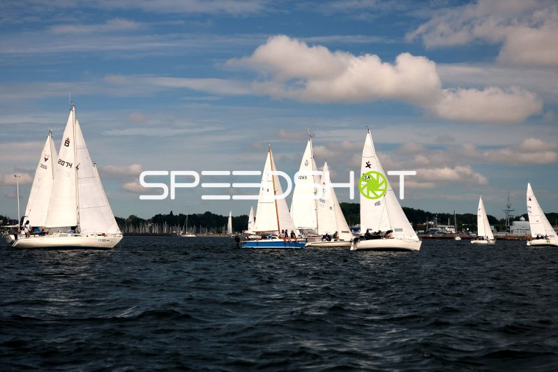 Segelflotte im Hafen Eckernförde bei Regatta
