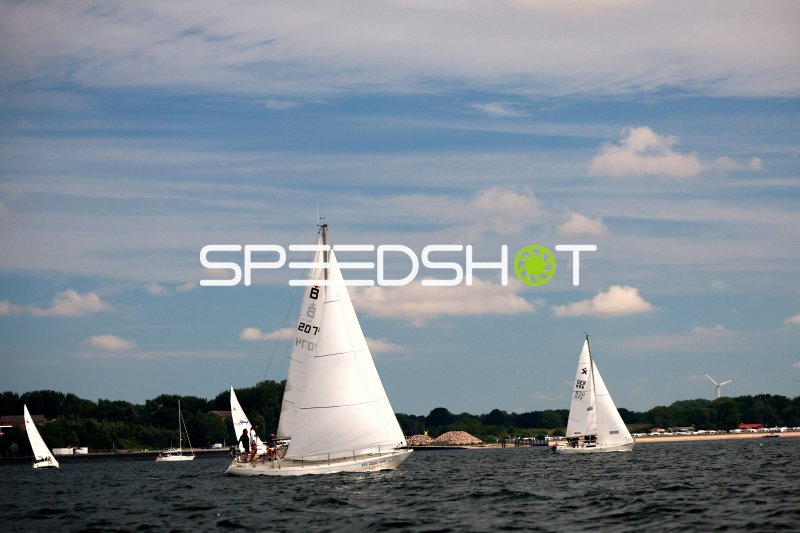 Segelregatta im Hafen Eckernförde mit mehreren Segelbooten
