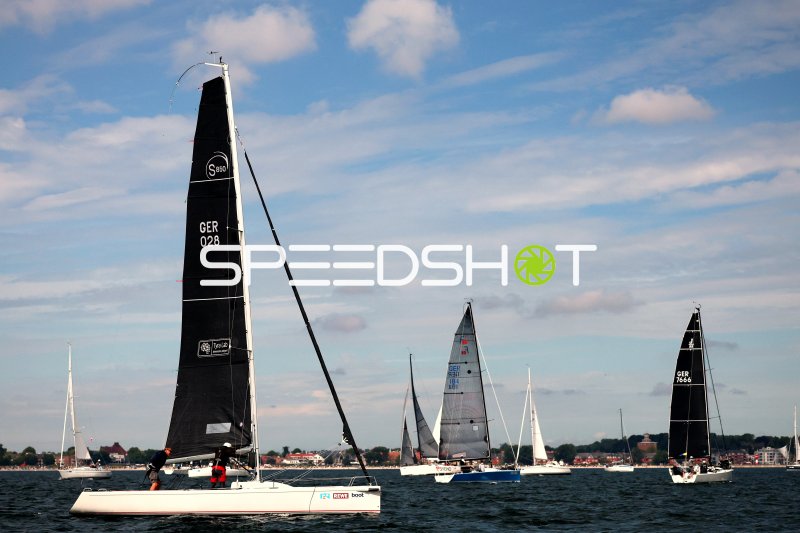 Segelregatta im Hafen Eckernförde mit mehreren Booten