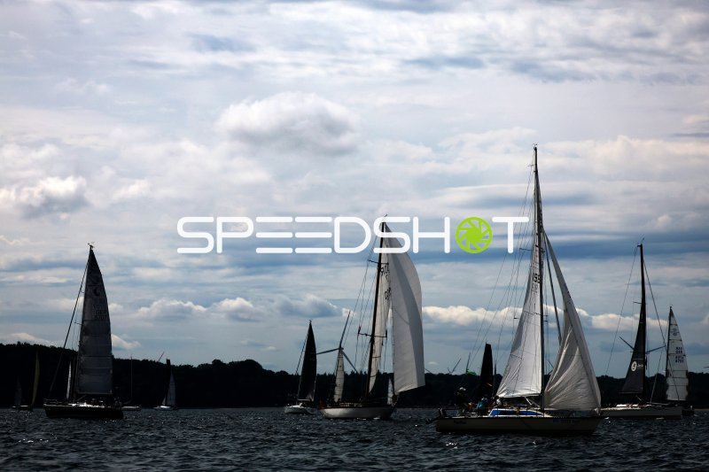 Segelregatta im Hafen Eckernförde mit mehreren Yachten