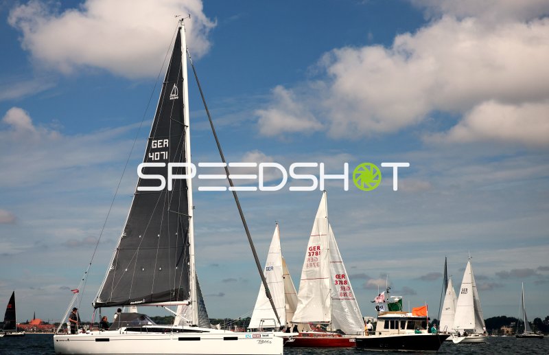 Segelregatta im Hafen Eckernförde mit mehreren Yachten