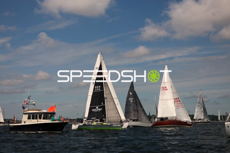 Segelregatta im Hafen Eckernförde mit mehreren Yachten