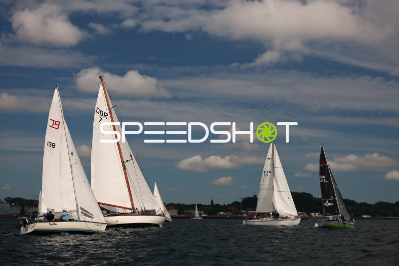 Segelregatta im Hafen Eckernförde mit vier Booten