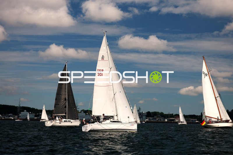 Segelregatta im Hafen Eckernförde mit mehreren Yachten