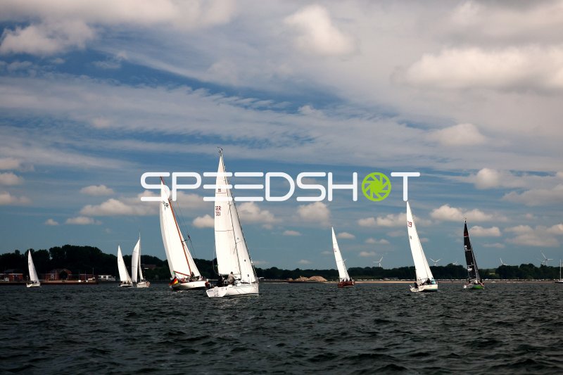 Segelregatta im Hafen Eckernförde mit mehreren Booten