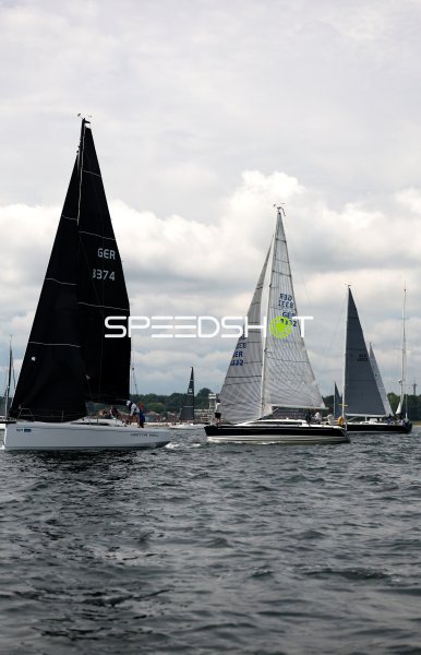 Segelregatta im Hafen Eckernförde mit mehreren Yachten