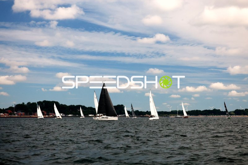Segelregatta im Hafen Eckernförde mit mehreren Segelbooten