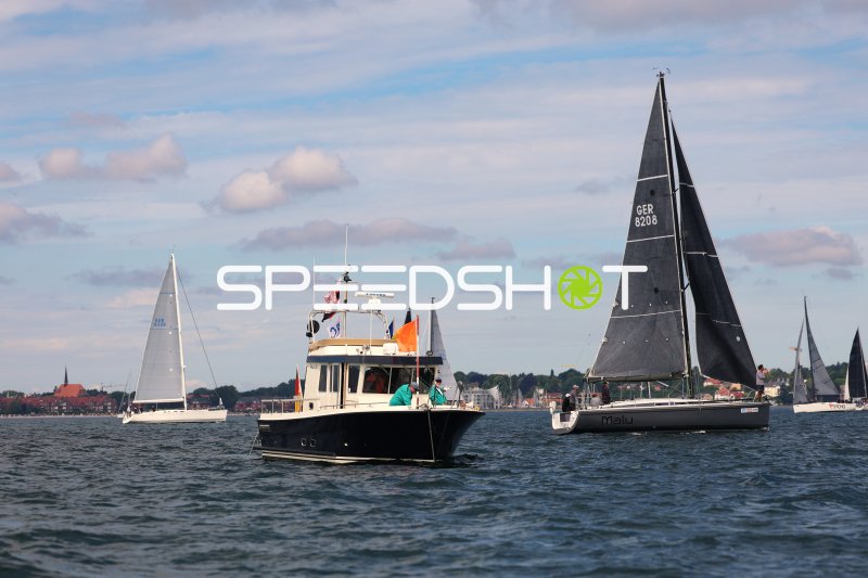 Segelregatta im Hafen Eckernförde mit mehreren Yachten