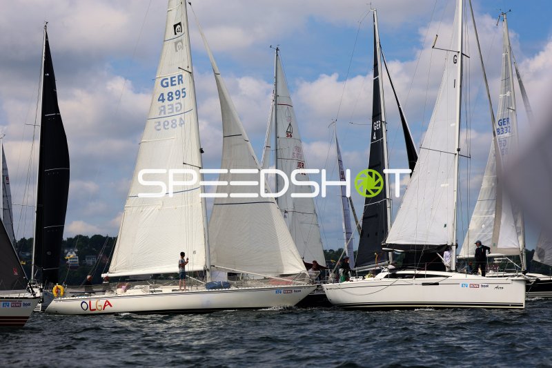 Segelregatta im Hafen Eckernförde mit mehreren Yachten