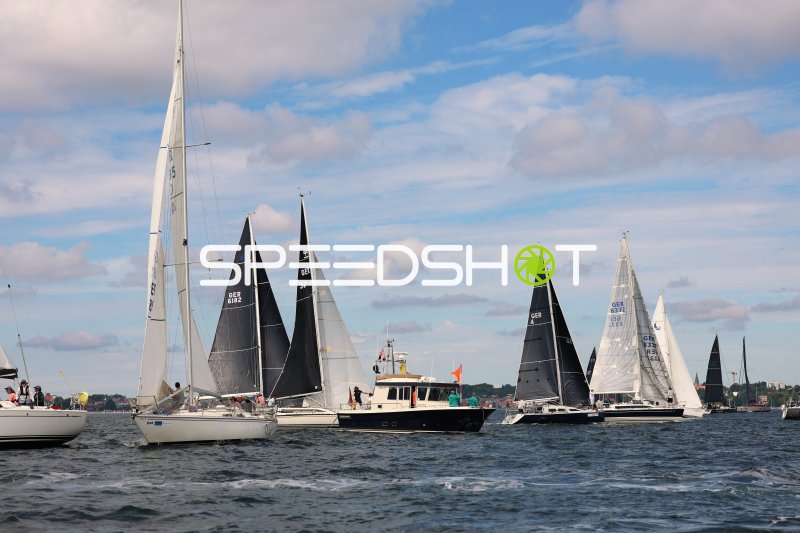 Segelregatta im Hafen Eckernförde mit mehreren Yachten