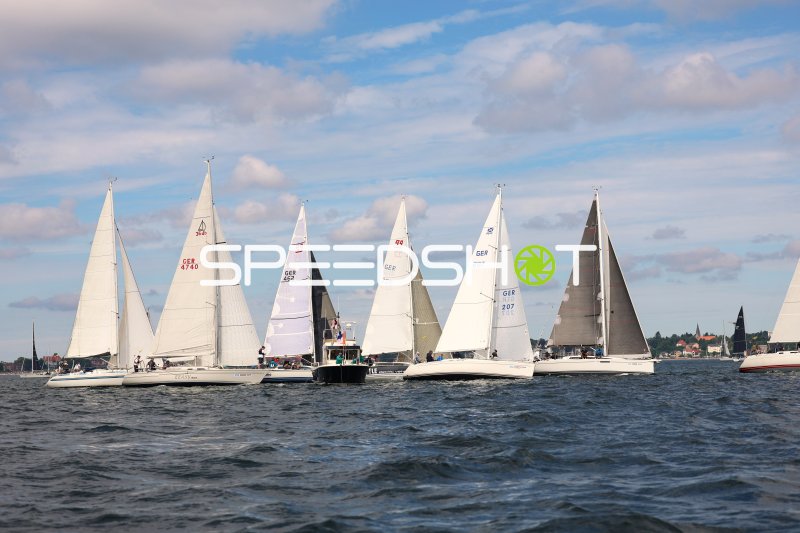 Segelflotte im Hafen Eckernförde bei Regatta