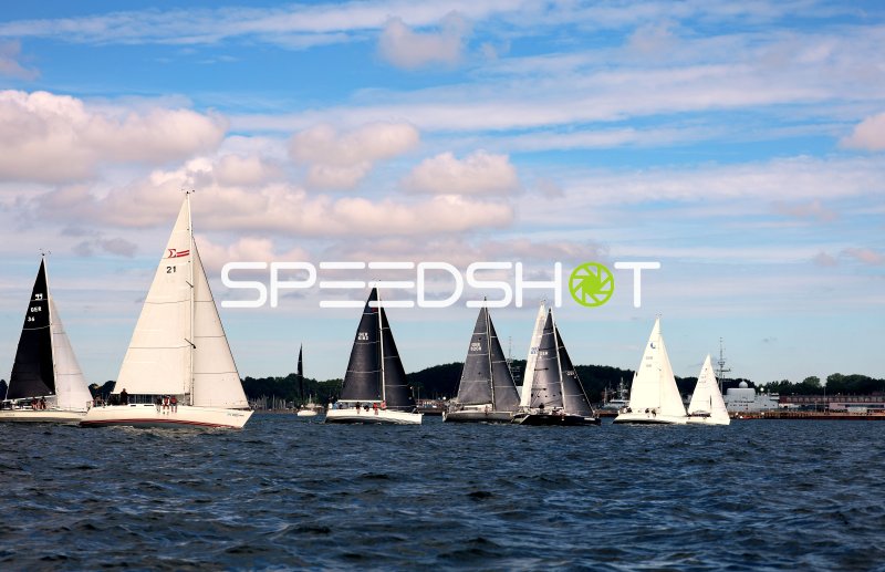 Segelregatta im Hafen Eckernförde mit mehreren Yachten