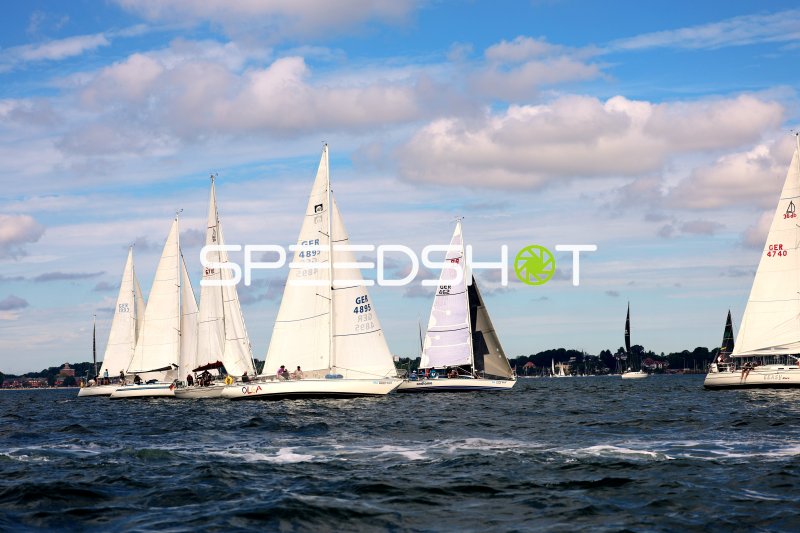 Segelregatta im Hafen Eckernförde mit mehreren Yachten