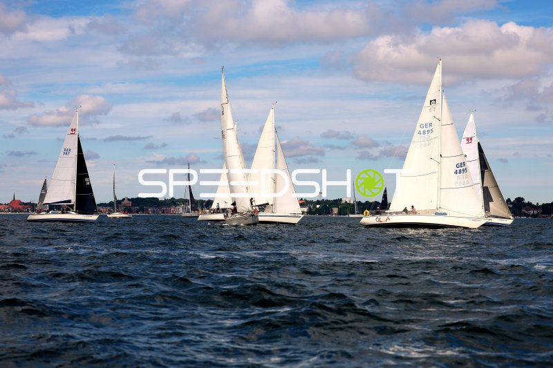 Segelregatta im Hafen Eckernförde mit mehreren Yachten