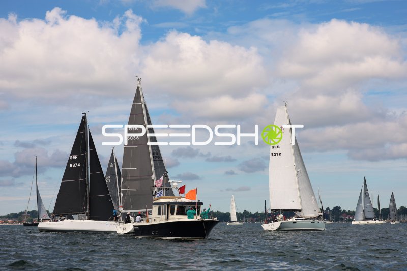 Segelregatta im Hafen Eckernförde mit mehreren Yachten