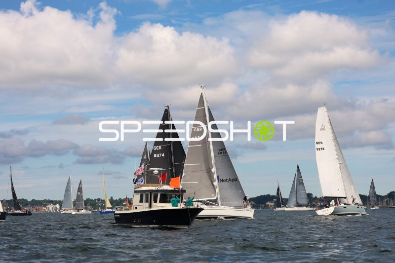 Segelregatta im Hafen Eckernförde mit mehreren Yachten