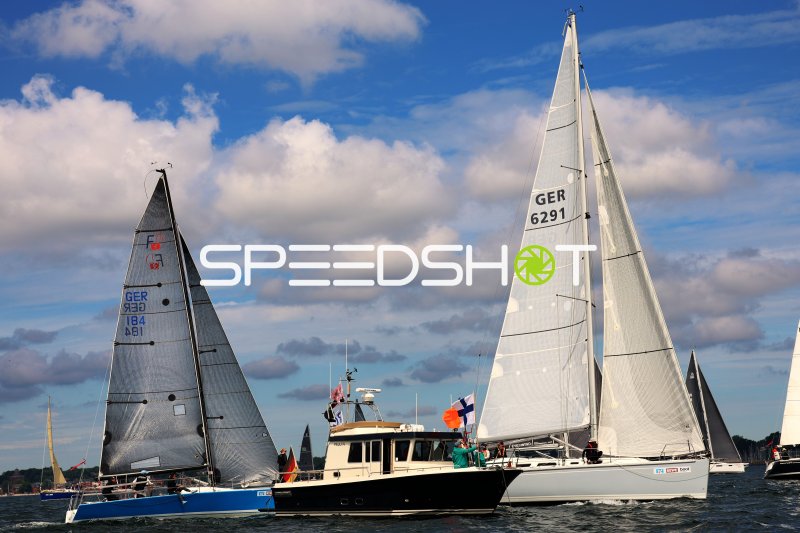 Segelregatta im Hafen Eckernförde mit mehreren Yachten