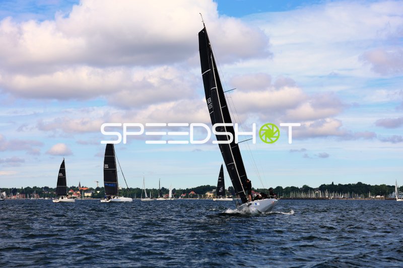 Segelregatta im Hafen Eckernförde mit mehreren Yachten