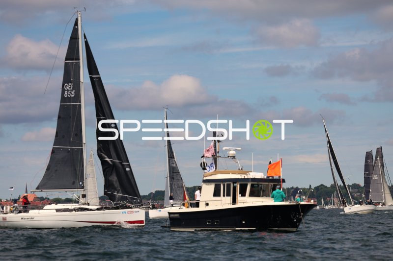 Segelregatta im Hafen Eckernförde mit mehreren Yachten