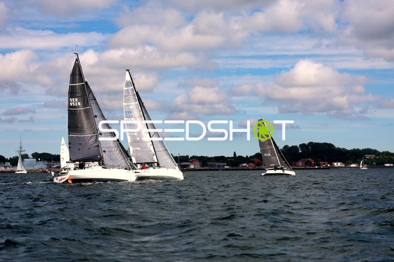 Segelregatta im Hafen Eckernförde mit drei Yachten