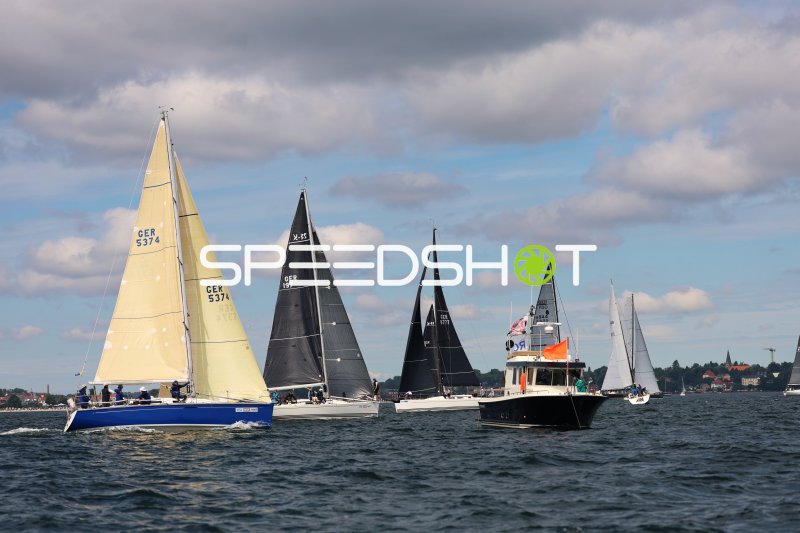 Segelregatta im Hafen Eckernförde mit mehreren Yachten