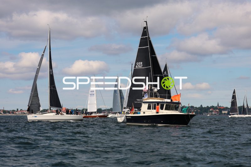 Segelregatta im Hafen Eckernförde mit mehreren Yachten