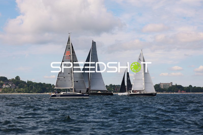 Segelregatta im Hafen Eckernförde mit vier Yachten