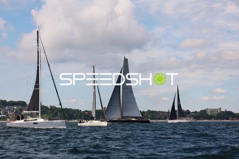 Segelregatta im Hafen Eckernförde mit vier Yachten