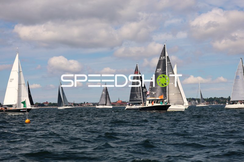 Segelregatta im Hafen Eckernförde mit mehreren Yachten