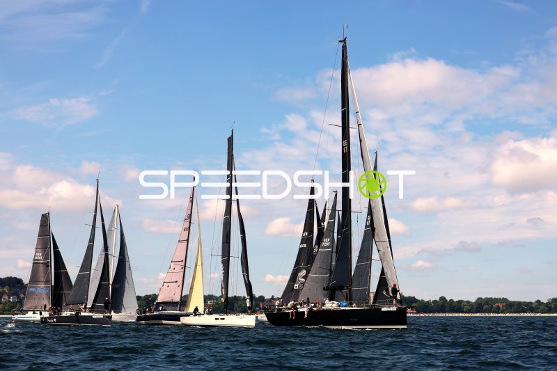 Segelflotte im Hafen Eckernförde bei Regatta