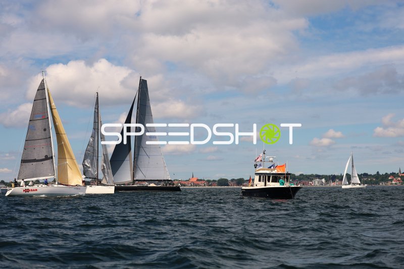 Segelregatta im Hafen Eckernförde mit mehreren Yachten