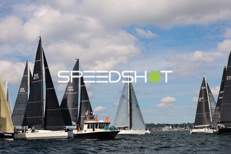 Segelregatta im Hafen Eckernförde mit mehreren Yachten
