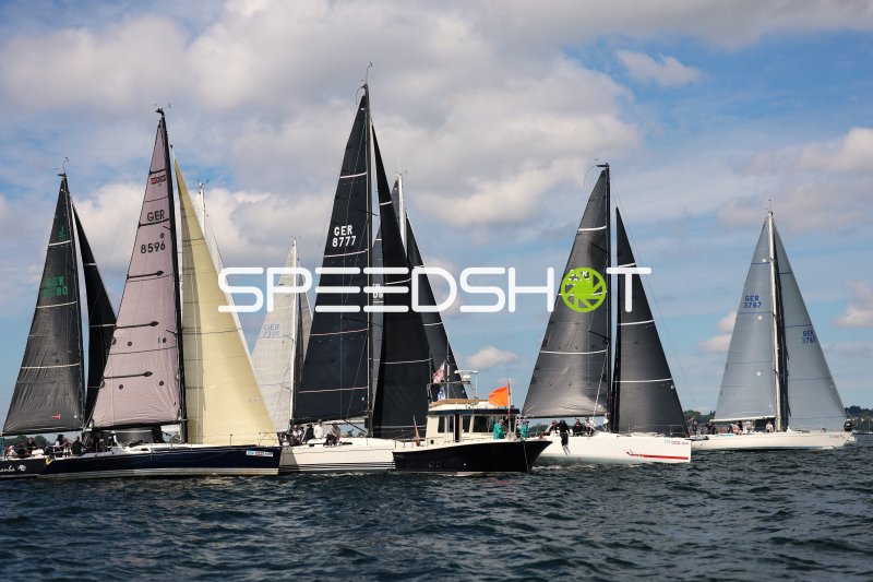 Segelregatta im Hafen Eckernförde mit mehreren Yachten