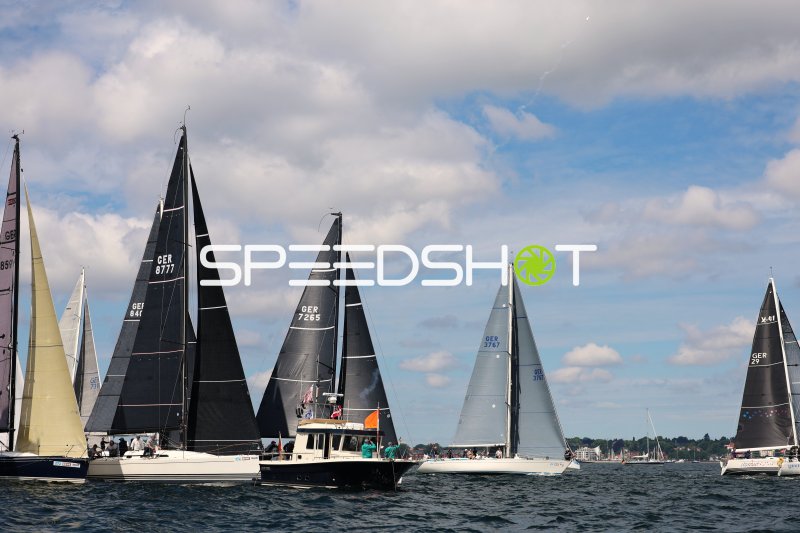 Segelregatta im Hafen Eckernförde mit mehreren Yachten