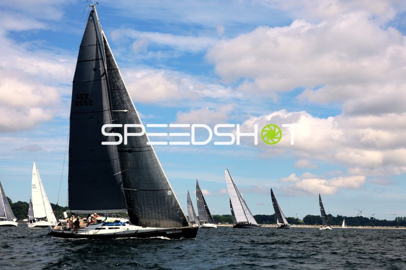 Segelregatta im Hafen Eckernförde mit mehreren Yachten