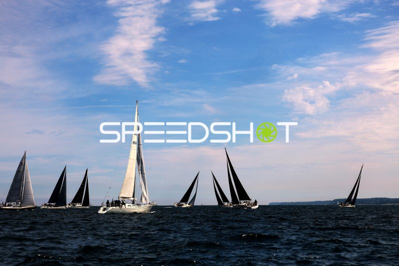 Segelregatta im Hafen Eckernförde mit mehreren Yachten