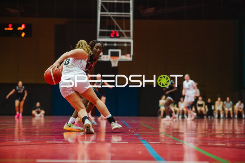 Zweikampf zwischen Metropolitain Girls und TG Neuss Junior Tigers in der Vestischen Arena