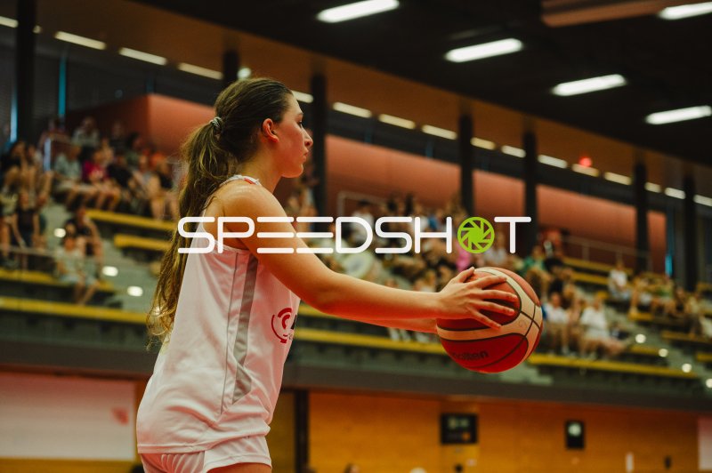 Spielerin der Metropolitain Girls bereitet Wurf vor