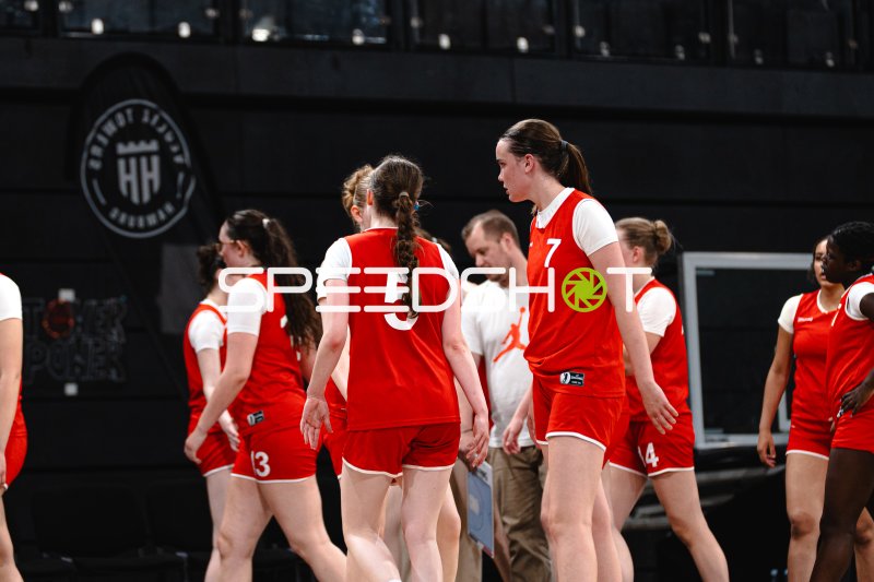 Metropolitain Girls beim Einlaufen in der Vestischen Arena Recklinghausen