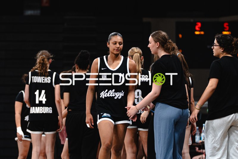 C Gaber (#11; Metropolitain Girls) in Spielpause in der Vestischen Arena